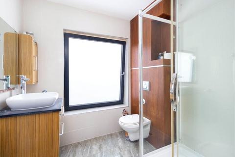 4 bedroom end of terrace house to rent, Queens Road West, London, E13