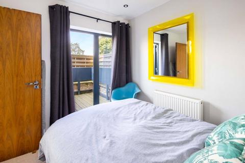 4 bedroom end of terrace house to rent, Queens Road West, London, E13