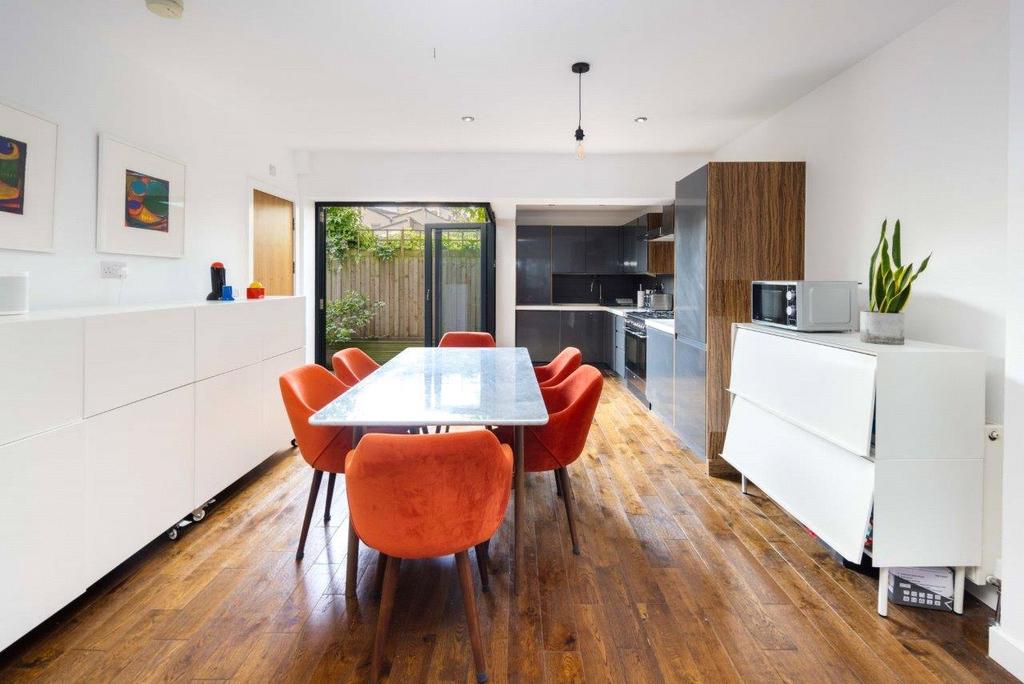 Living Room/Kitchen