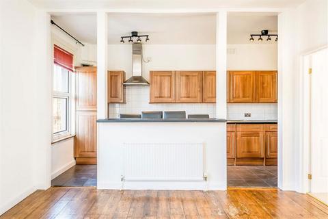 2 bedroom flat for sale, Lenham Road, London SE12