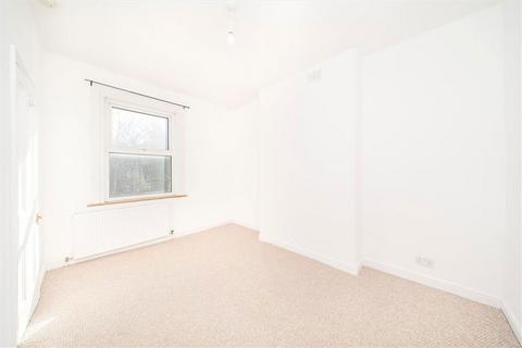 3b Lenham Road, London, SE12 8QN
