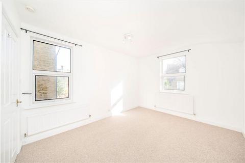 3b Lenham Road, London, SE12 8QN