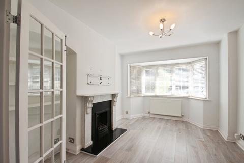 4 bedroom semi-detached house to rent, The Parkway, Iver SL0