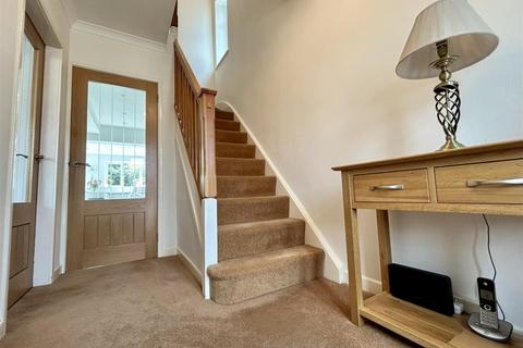 20 Barn Close, Halesowen, B63 4LL