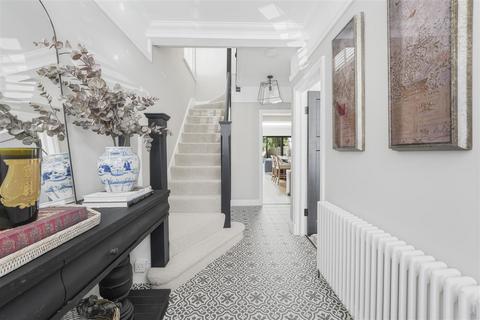 13 Meadow Close, London, SW20 9JB