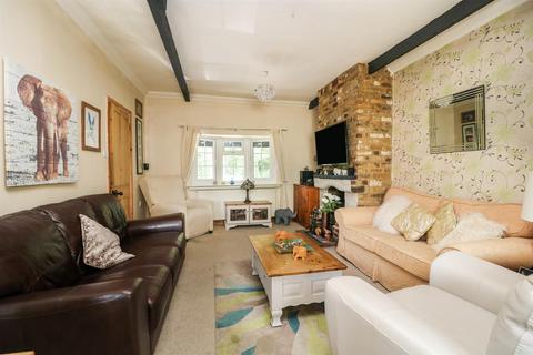2 bedroom semi-detached bungalow for sale, The Vineyards, Hatfield Peverel, Chelmsford