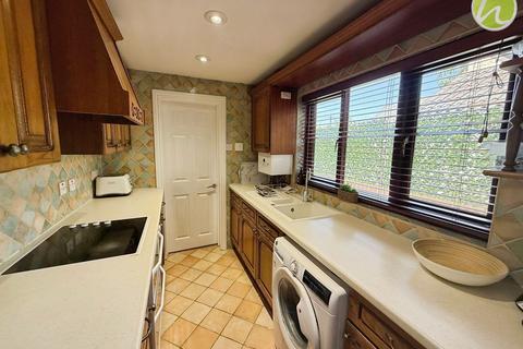 2 bedroom terraced house for sale, Southend Road, Stanford-Le-Hope, SS17