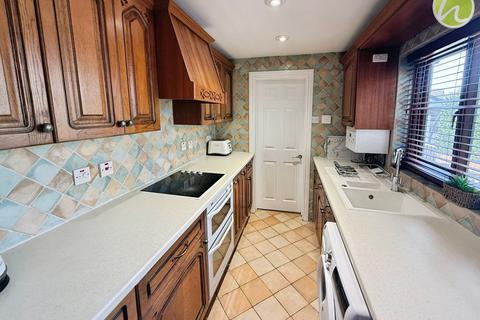 2 bedroom terraced house for sale, Southend Road, Stanford-Le-Hope, SS17