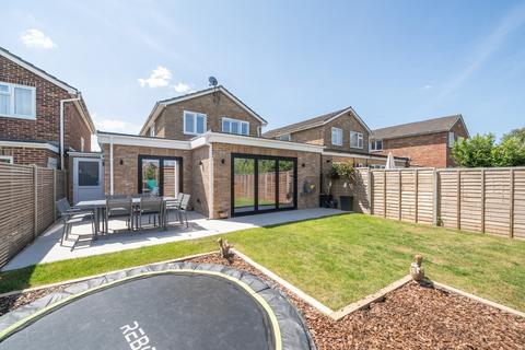 4 Hillbrow Close, Wood Street Village, Guildford, GU3 3DF