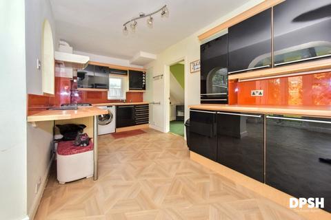 3 bedroom semi-detached house for sale, Leeds Road, Dewsbury