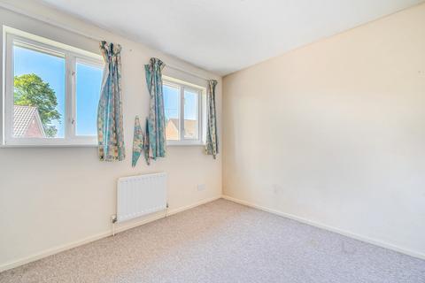 1 Lynton Close, Farnham, GU9 8US