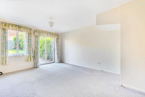 1 Lynton Close, Farnham, GU9 8US