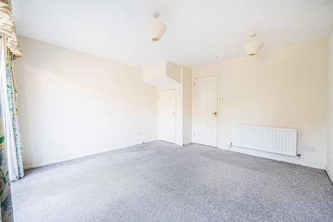 1 Lynton Close, Farnham, GU9 8US