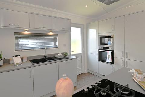 2 bedroom park home for sale, Chertsey, Surrey, KT16