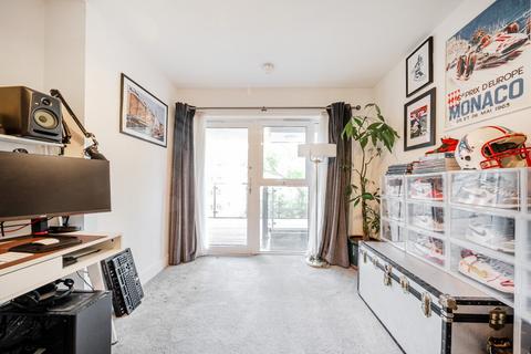 Flat 17, 1 Dragmore Street, London, SW4 8DW