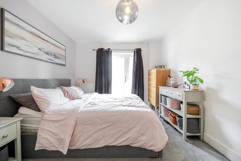Flat 17, 1 Dragmore Street, London, SW4 8DW