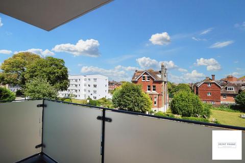 3 bedroom flat for sale, Granville Road, Eastbourne BN20