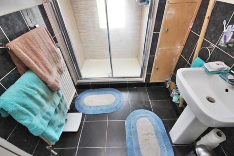35 Meadowgate Road, Salford, M6 8DG