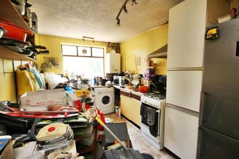35 Meadowgate Road, Salford, M6 8DG