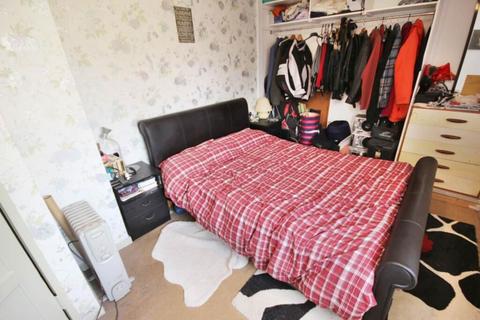 35 Meadowgate Road, Salford, M6 8DG