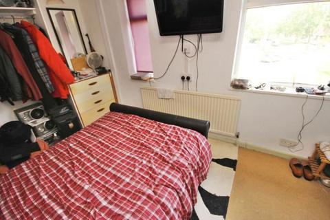 35 Meadowgate Road, Salford, M6 8DG