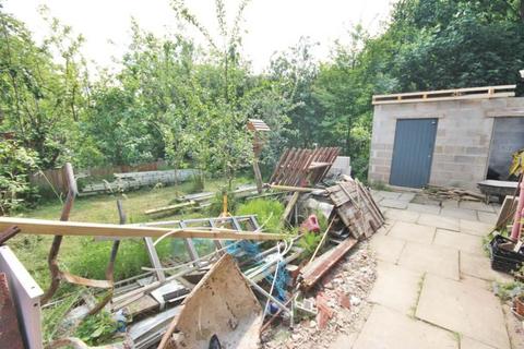 35 Meadowgate Road, Salford, M6 8DG