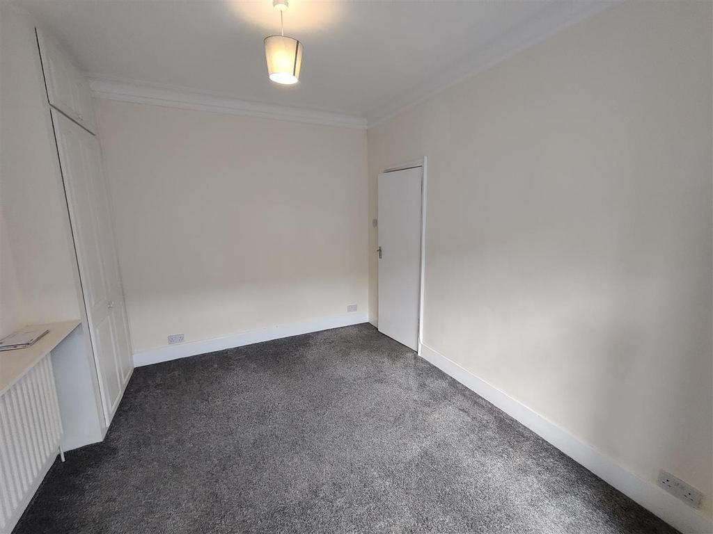 32 Kettering Street Bedroom main back.jpg