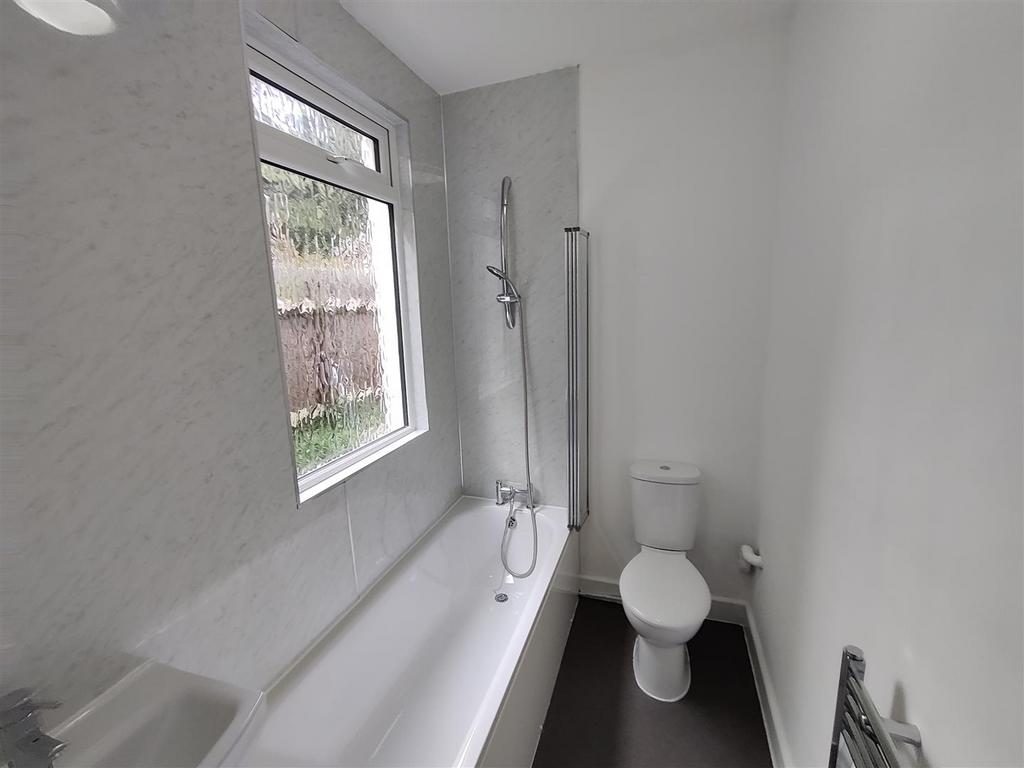 32 Kettering Street Bathroom.jpg