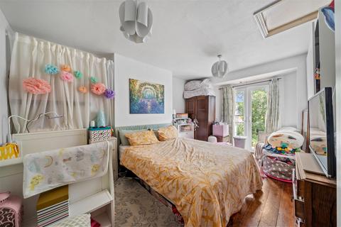 2 bedroom flat for sale, 13 Sunny Bank, London