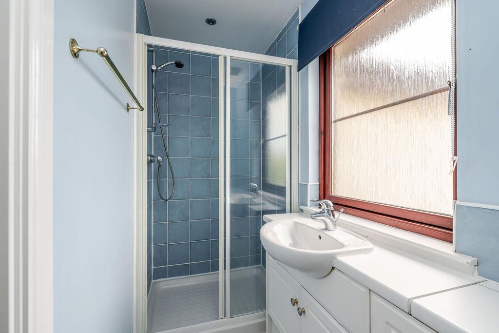 Bedroom 2 en suite