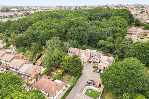 1 Fenswood Close, Bexley, DA5 1QJ