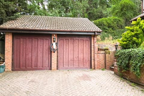 1 Fenswood Close, Bexley, DA5 1QJ