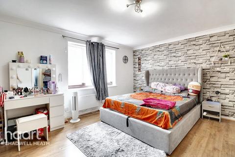 1 bedroom apartment for sale, Spring Close, Dagenham