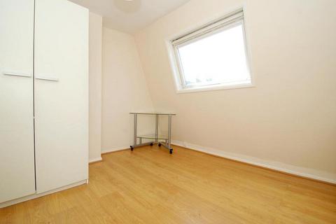 2 bedroom flat to rent, New Kings Road, Fulham, London, SW6