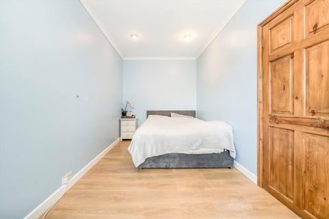 99 Greatdown Road, London, W7 1AR