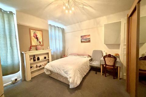 5 bedroom maisonette for sale, London Road, Westcliff-On-Sea
