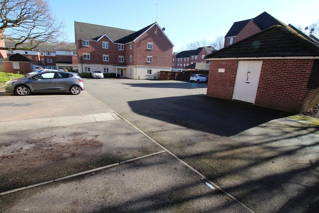 Marle Close, Pentwyn, CARDIFF 2 bed flat £665 pcm (£153 pw)