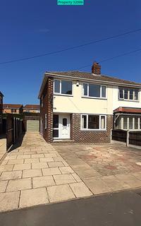 3 bedroom semi-detached house to rent, Ashdene Avenue, Crofton, Wakefield, WF4 1LX