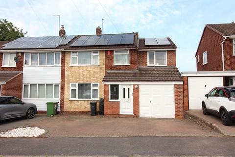 32 Berkeley Drive, Kingswinford, DY6 9DT