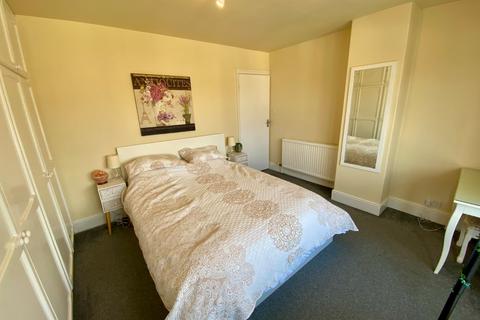 15 Vicarage Road, Shipley, BD18 1HB