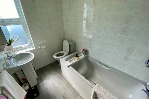 15 Vicarage Road, Shipley, BD18 1HB