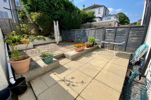 15 Vicarage Road, Shipley, BD18 1HB