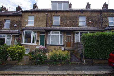 4 bedroom terraced house to rent, Highfield Terrace, BD18 4EE