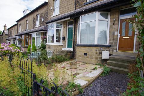 4 bedroom terraced house to rent, Highfield Terrace, BD18 4EE