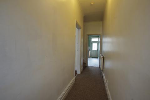 4 bedroom terraced house to rent, Highfield Terrace, BD18 4EE
