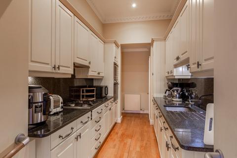 2 bedroom flat for sale, Royal Crescent, Bath, Somerset, BA1