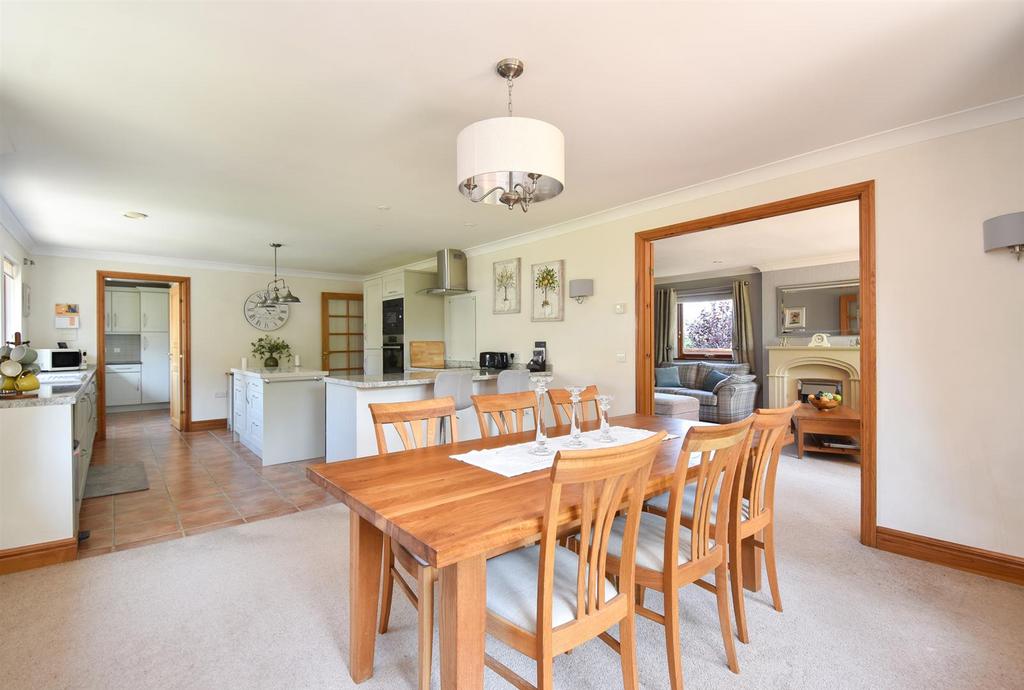 Kitchen & dining room