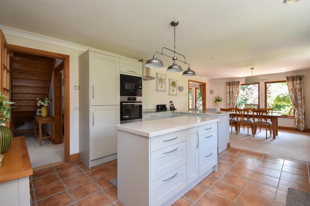 Kitchen & dining room