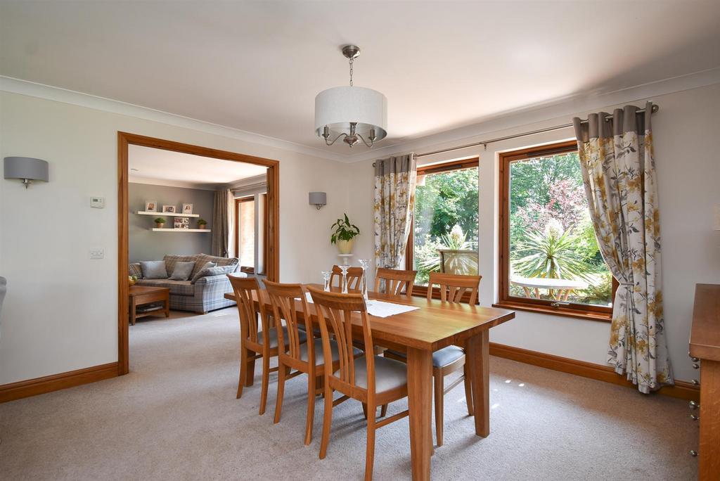 Kitchen & dining room