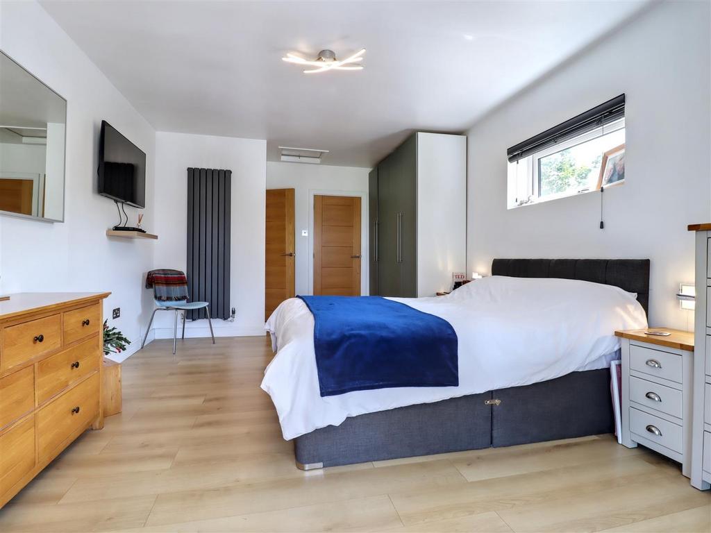 Principal bedroom
